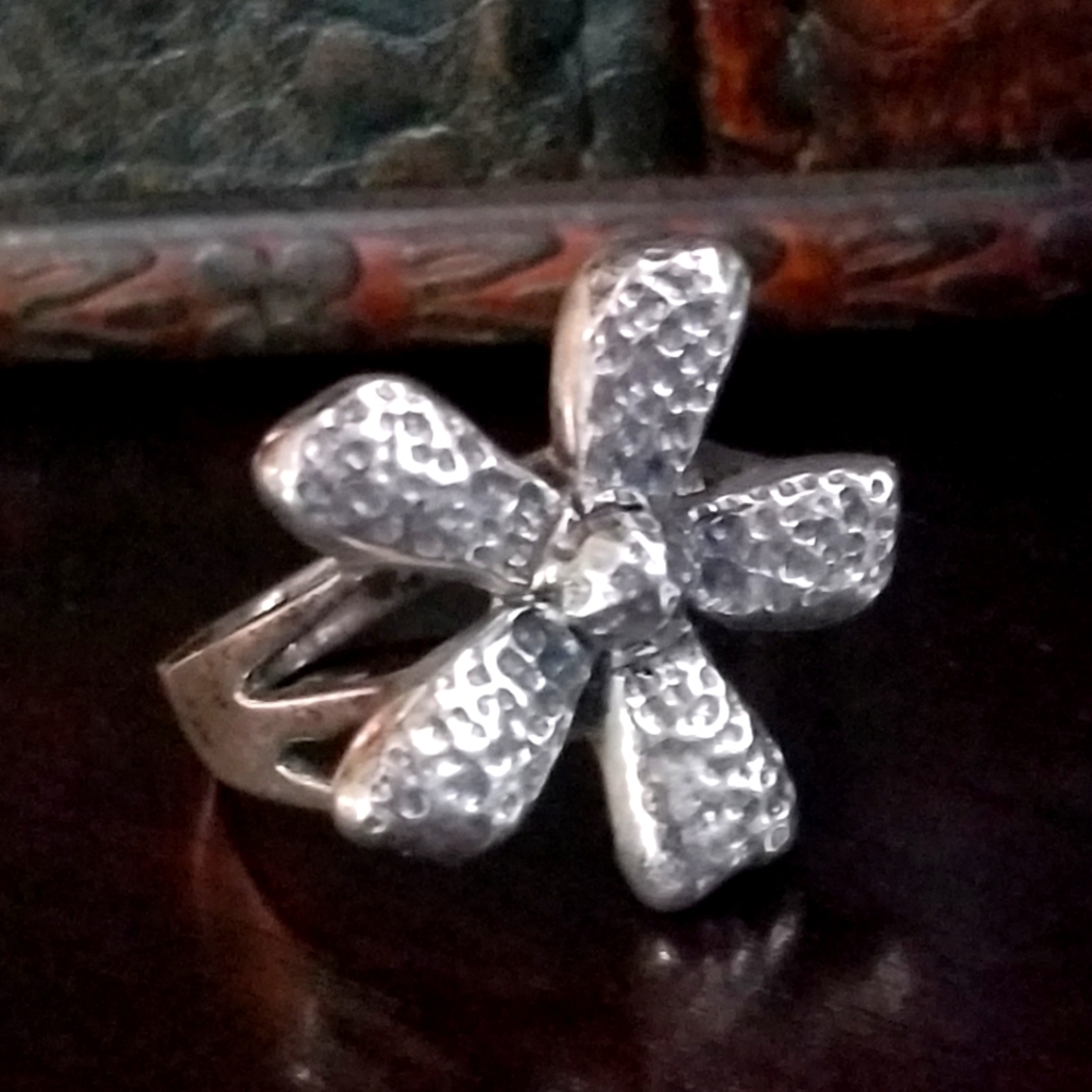 RARE Silpada Sterling Silver Flower Ring